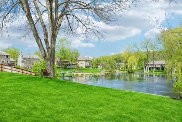 7423 Hyde Park LN, Edina, MN 55439