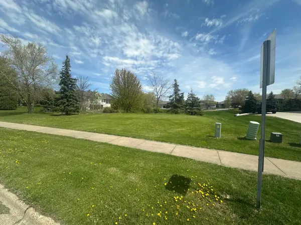 14487 Wilds Parkway NW, Prior Lake, MN 55372