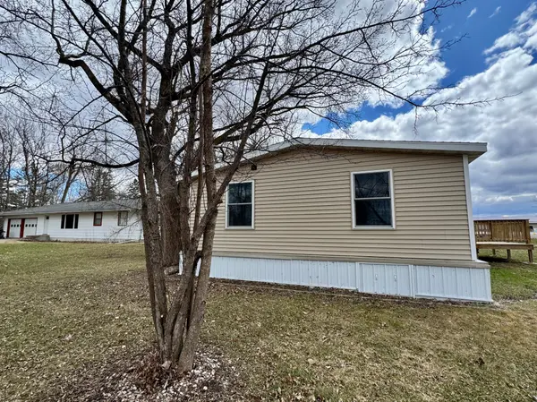 202 Washington ST SE, Warroad, MN 56763
