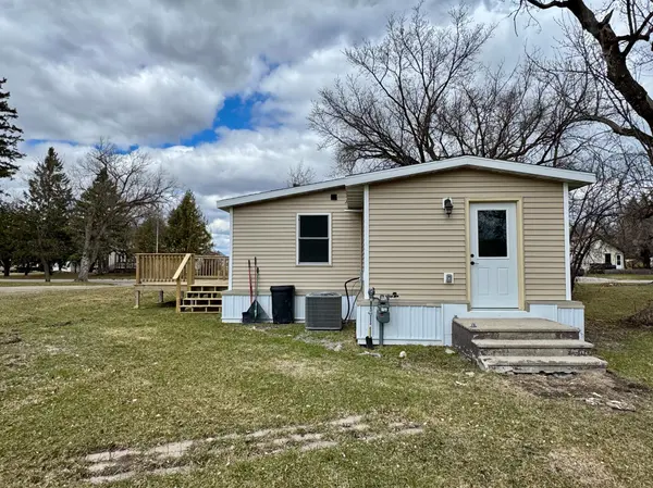 202 Washington ST SE, Warroad, MN 56763