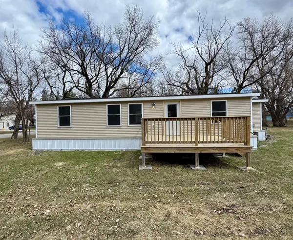 202 Washington ST SE, Warroad, MN 56763