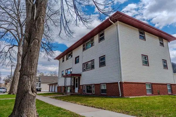 420 10th AVE N, Fargo, ND 58102