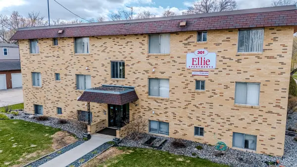 301 6th ST S, Moorhead, MN 56560
