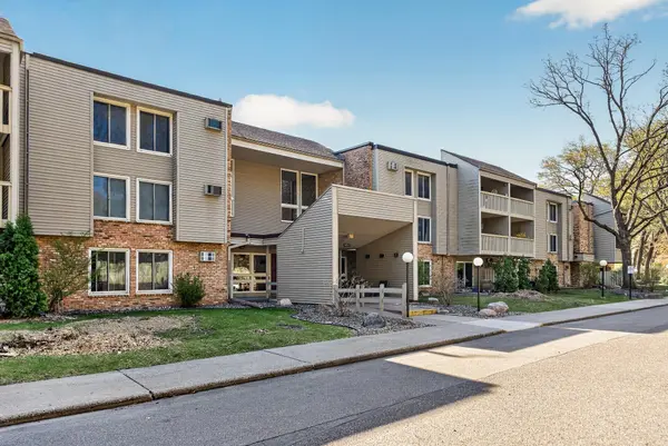 4045 Hodgson RD #211, Shoreview, MN 55126