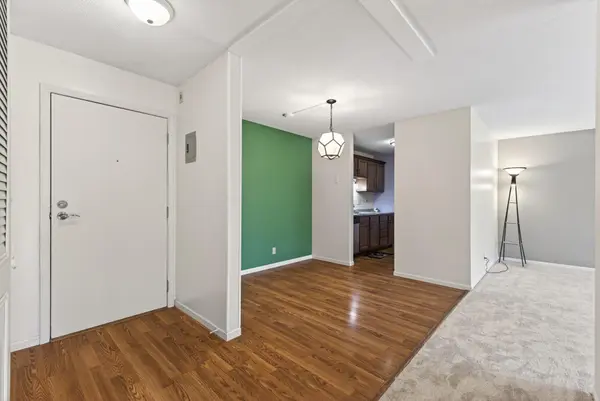 4045 Hodgson RD #211, Shoreview, MN 55126