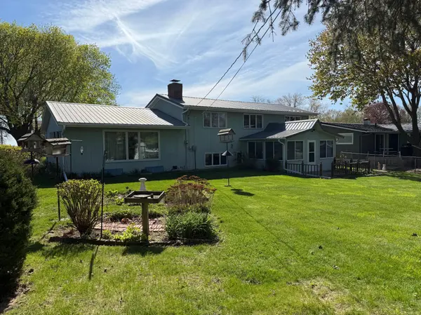 705 Adams ST, Armstrong, IA 50514