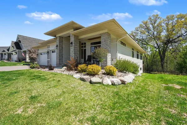 11784 Azure LN, Inver Grove Heights, MN 55077