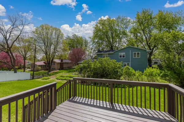 738 County Road B E, Maplewood, MN 55117