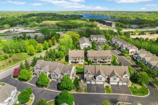468 Stonewood LN, Burnsville, MN 55306
