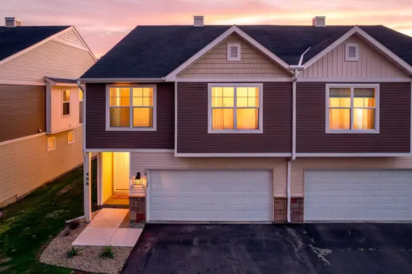 468 Stonewood LN, Burnsville, MN 55306