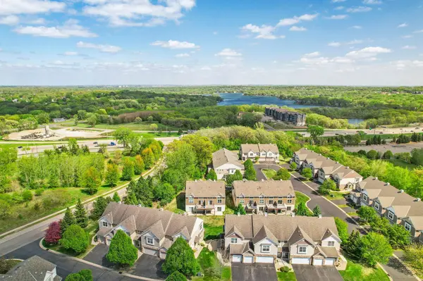 468 Stonewood LN, Burnsville, MN 55306