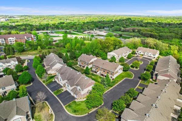 468 Stonewood LN, Burnsville, MN 55306