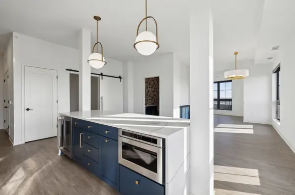 4917 Eden AVE #110, Edina, MN 55424