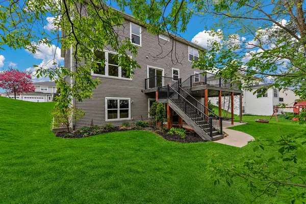 9289 Summerlin CT, Woodbury, MN 55129