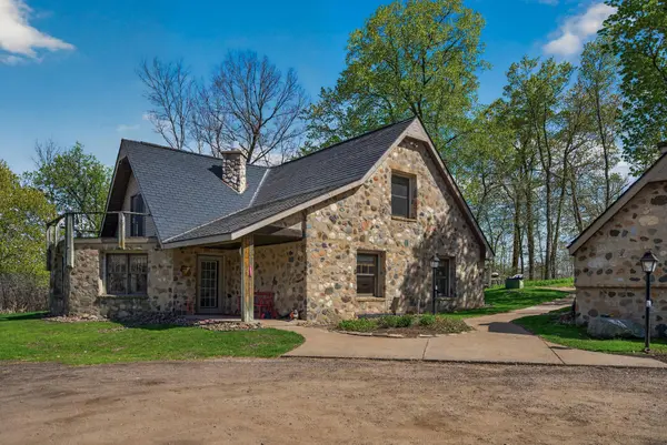 9340 North Shore TRL,  Forest Lake,  MN 55025
