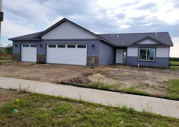 1381 Cullen ST, Saint Peter, MN 56082