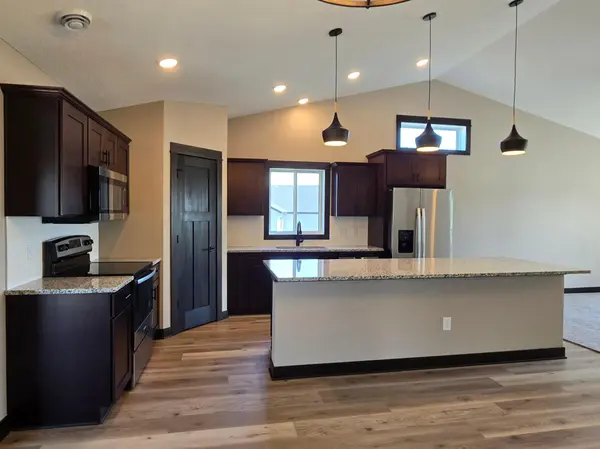 1381 Cullen ST, Saint Peter, MN 56082