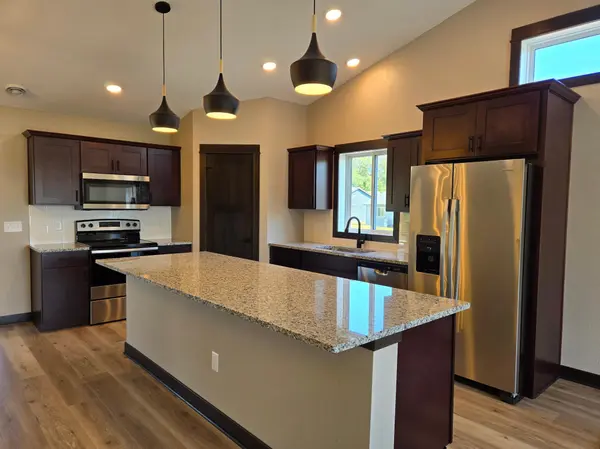 1381 Cullen ST, Saint Peter, MN 56082