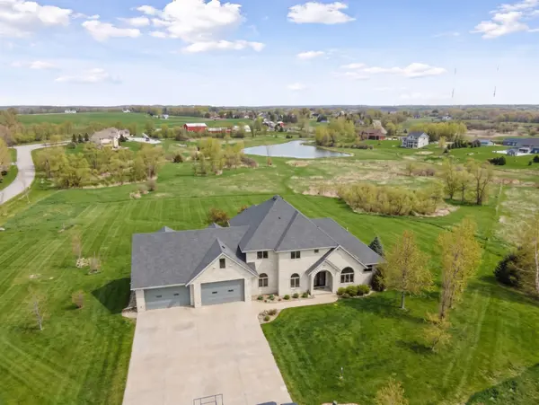 20951 Prairie Hills LN, Prior Lake, MN 55372
