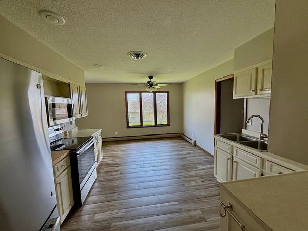 147 4th AVE SE, Spring Grove, MN 55974