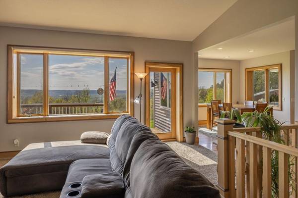S3565 Rooster Ridge LN, Fountain City, WI 54629