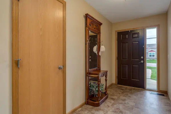 709 Tomahawk CT, Madison Lake, MN 56063