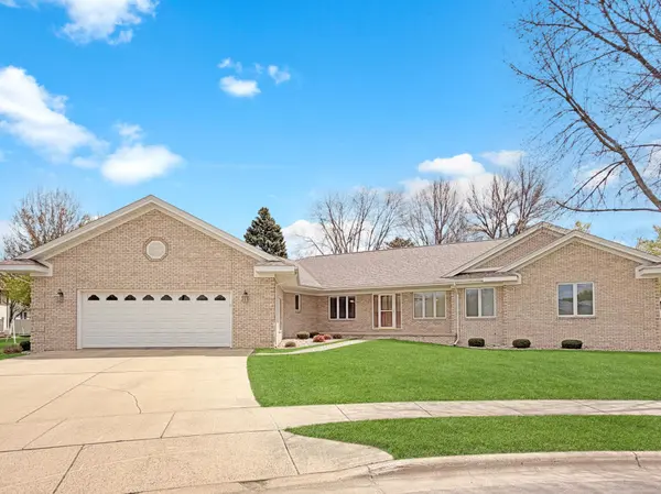 103 Whitney CIR, Marshall, MN 56258