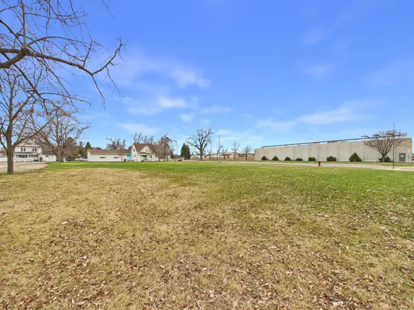 211 Second ST SE, Melrose, MN 56352