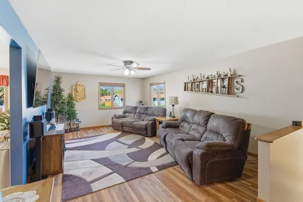 802 1st ST SW, Madelia, MN 56062