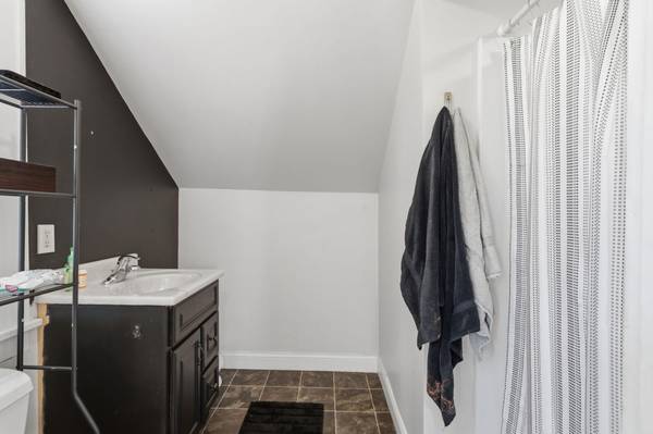 1105 Rose AVE E, Saint Paul, MN 55106