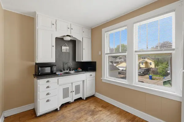 1105 Rose AVE E, Saint Paul, MN 55106