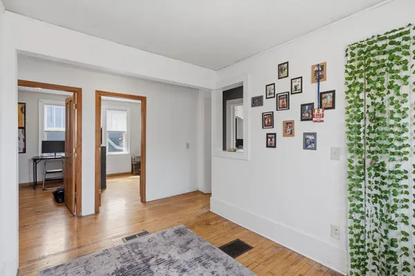 1105 Rose AVE E, Saint Paul, MN 55106