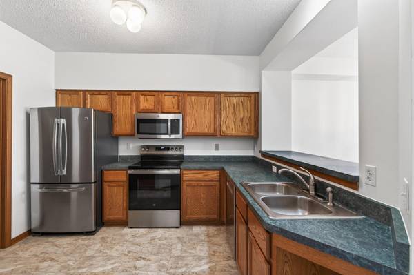 2162 Water Lilly LN #1002, Eagan, MN 55122