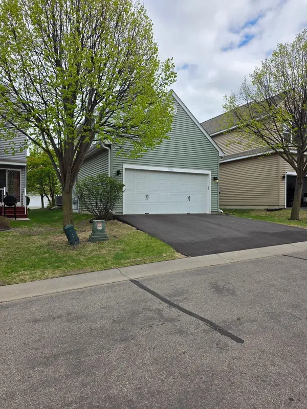 10167 Indigo DR, Eden Prairie, MN 55347