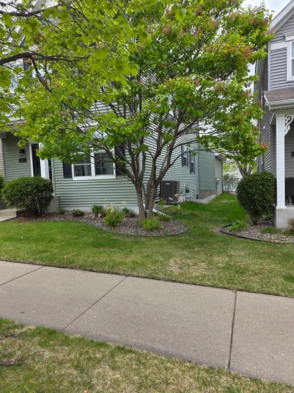 10167 Indigo DR, Eden Prairie, MN 55347