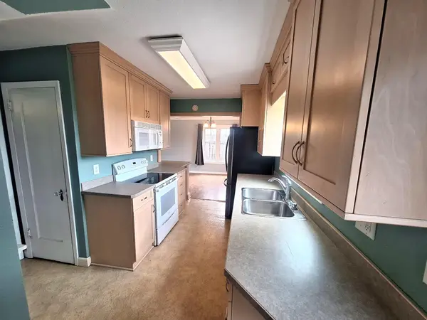 911 Emmerling AVE, Walhalla, ND 58282