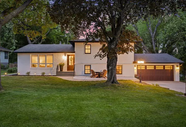 6525 Maple DR, Waconia, MN 55387