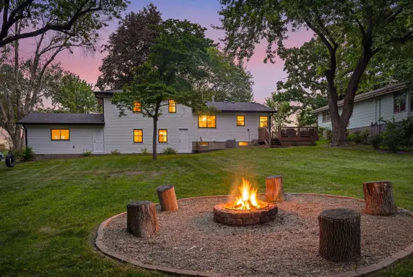 6525 Maple DR, Waconia, MN 55387