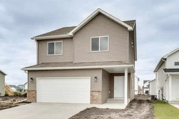 6826 Selkirk DR S, Fargo, ND 58104