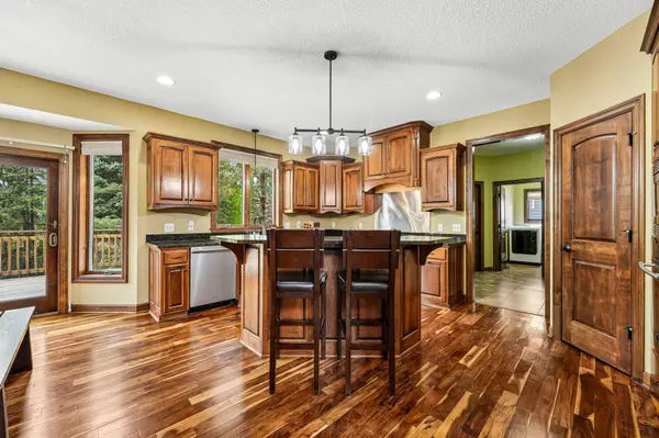 18658 Ponderosa CT, Eden Prairie, MN 55347