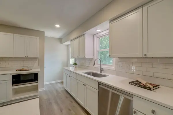 5881 Lexington AVE N, Shoreview, MN 55126