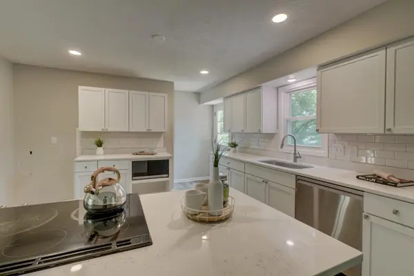 5881 Lexington AVE N, Shoreview, MN 55126