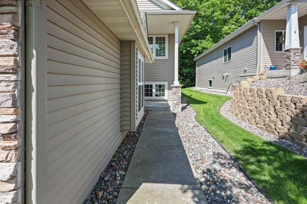 6030 Boulder Ridge DR, Rockford, MN 55373