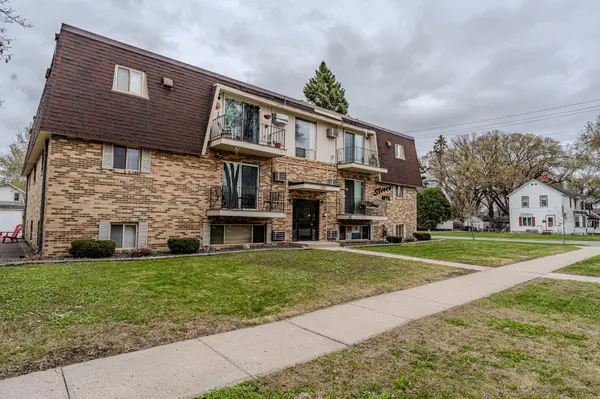 320 6th ST S, Moorhead, MN 56560