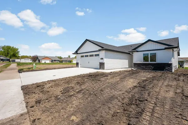 121 Copper Village CIR, Mankato, MN 56001