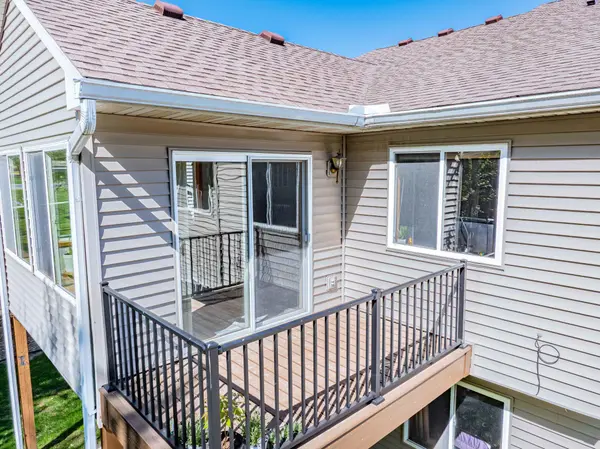 1020 Primrose LN, Waconia, MN 55387