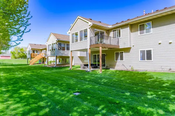 1020 Primrose LN, Waconia, MN 55387