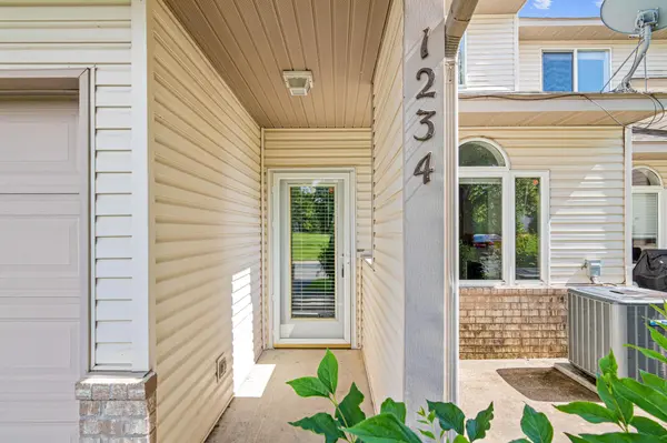 1234 Crystal PL E, Chaska, MN 55318