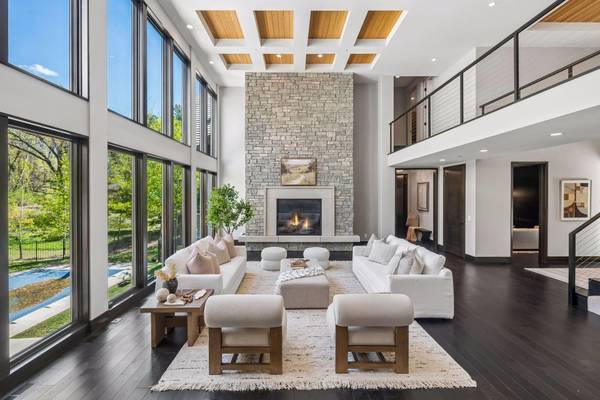 2201 Isengard ST, Minnetonka, MN 55305