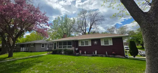 1702 Frank Hall DR, Albert Lea, MN 56007